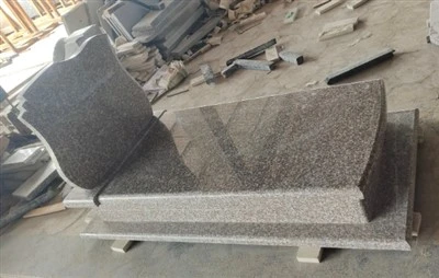 G664 Graniitti Puolan hautakivimonumentti