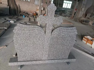 G664 Graniitti Cross Wave Trefoil hautakivi